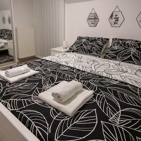 Apartman F&F Оточац Екстер'єр фото