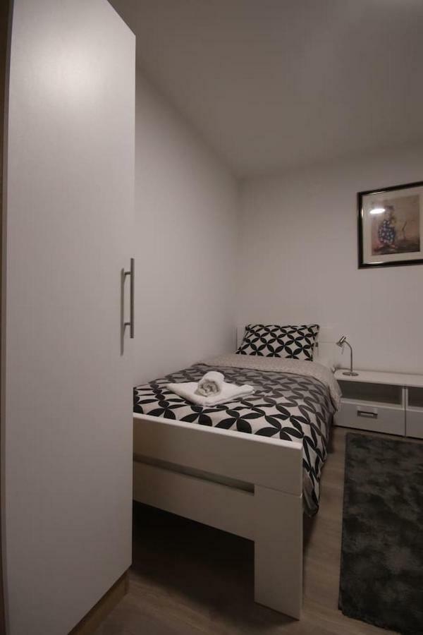 Apartman F&F Оточац Екстер'єр фото