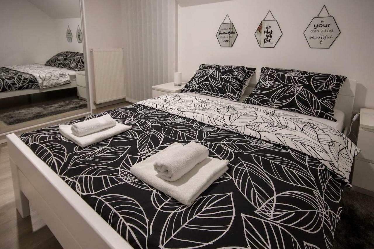 Apartman F&F Оточац Екстер'єр фото