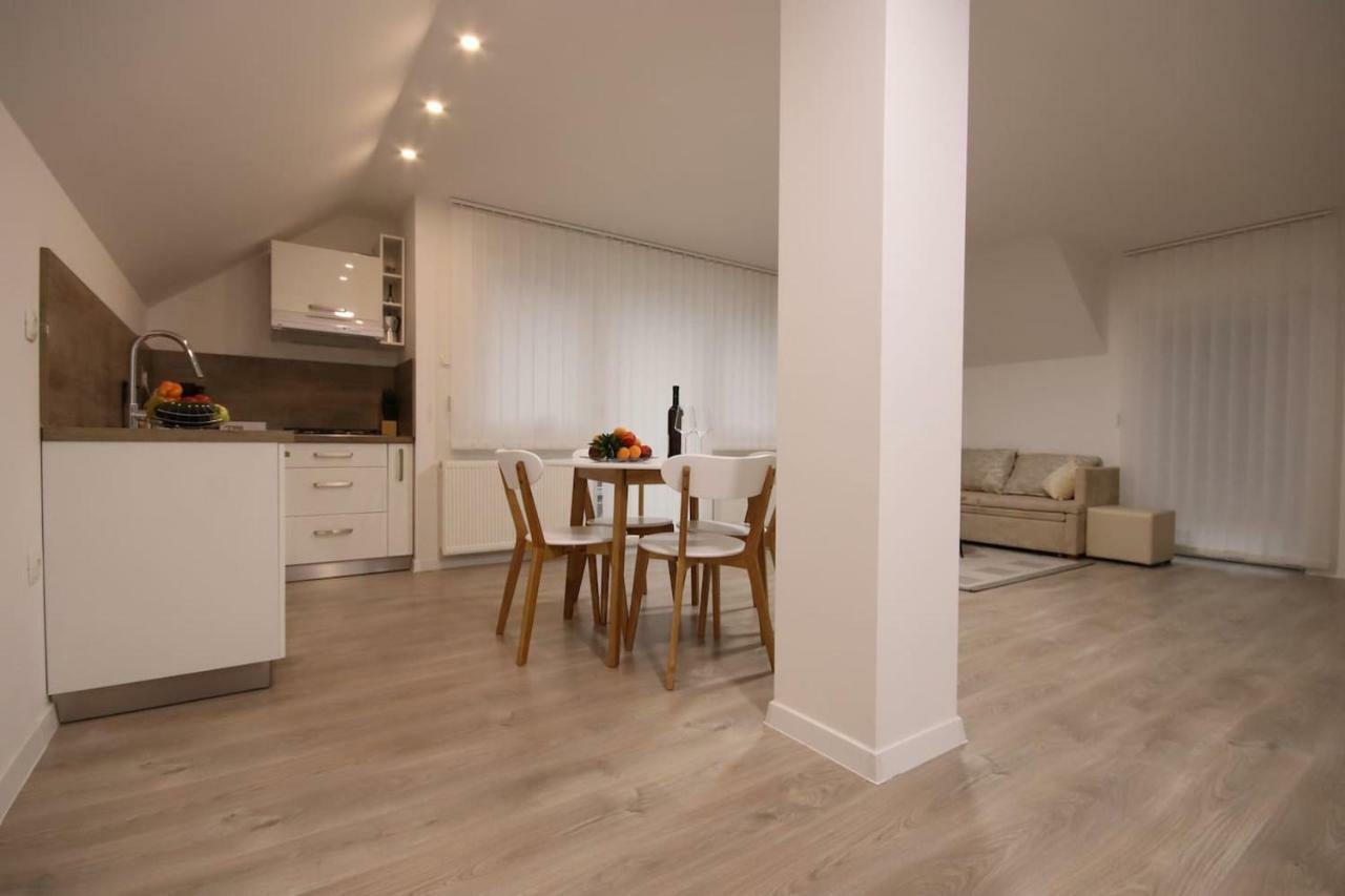 Apartman F&F Оточац Екстер'єр фото