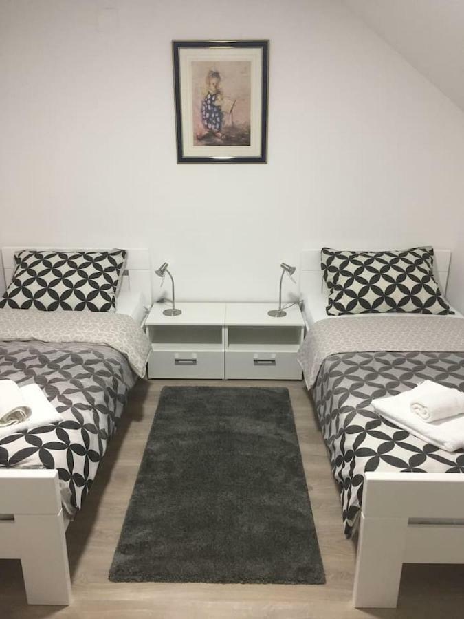 Apartman F&F Оточац Екстер'єр фото