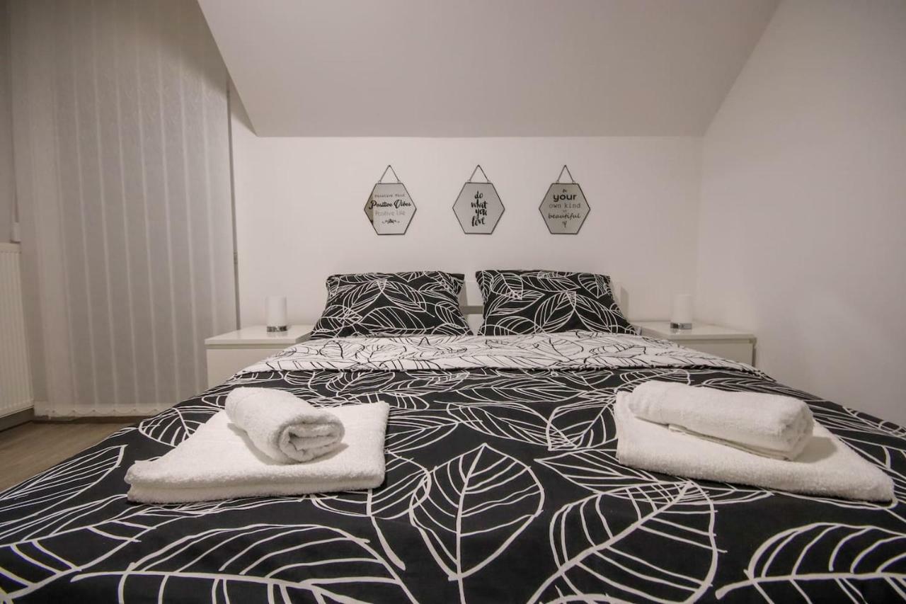 Apartman F&F Оточац Екстер'єр фото