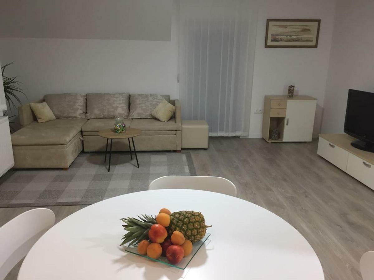 Apartman F&F Оточац Екстер'єр фото
